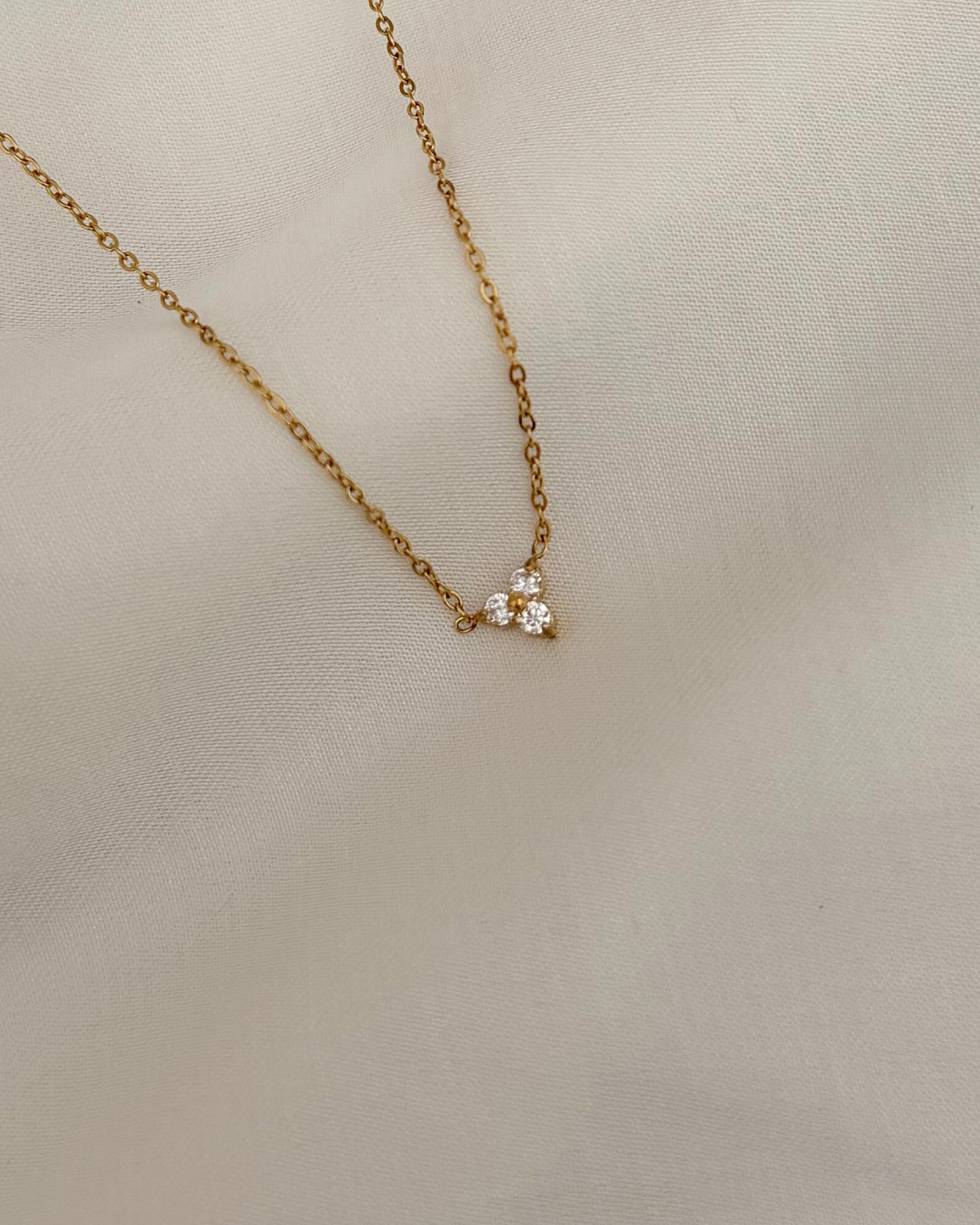 Nyra - Zircon flower necklace