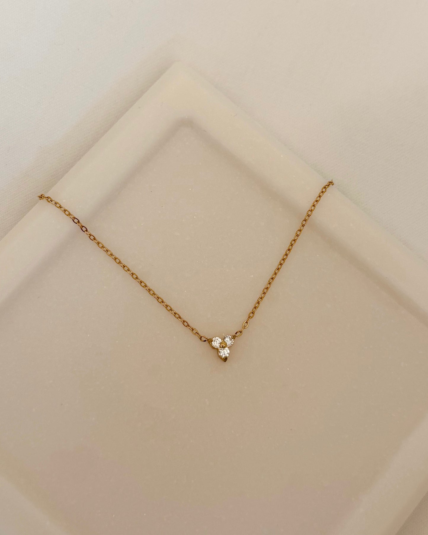 Nyra - Zircon flower necklace