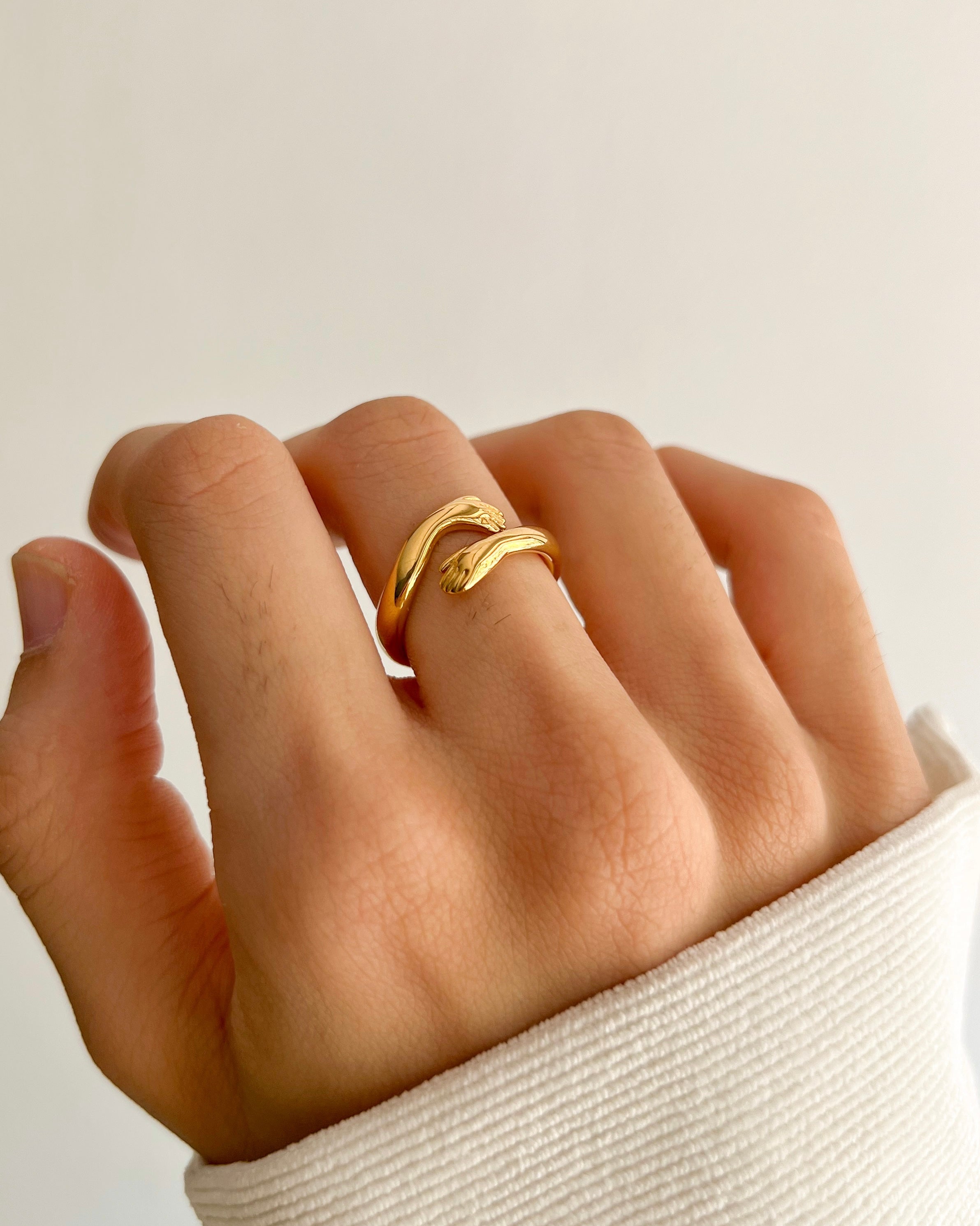 Hug Ring – Bloome